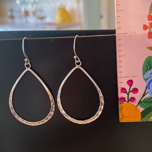 Silver hammered tear drop earrings - Picture 1 of 1